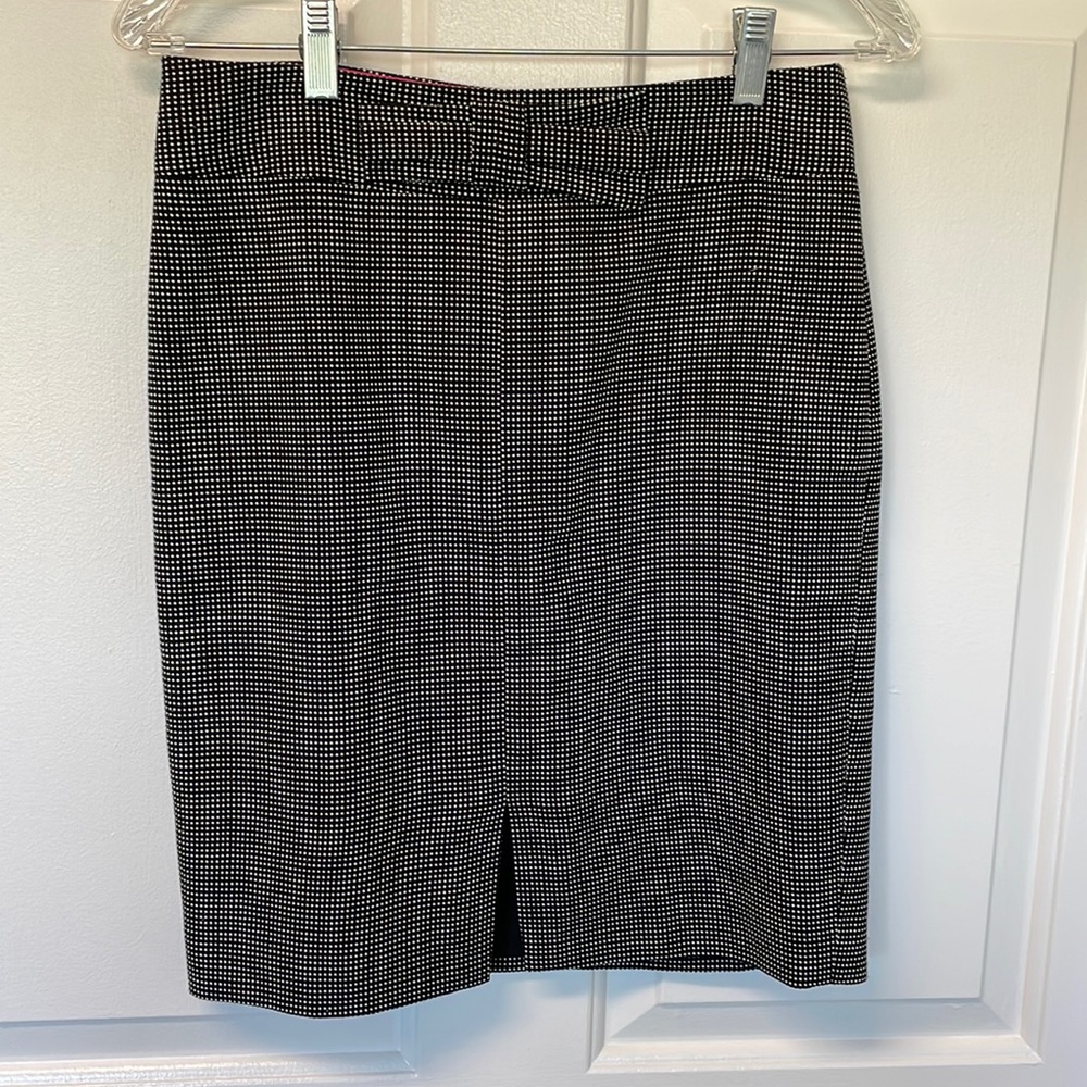 Banana Republic black and white polkadot pencil skirt size 2